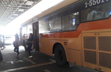 A bus at Don Meaung Airport. Credit: Kantabon Via Wikimedia Commons