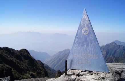 Fansipan summit. Credit: Jols_2.