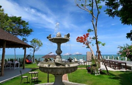 Laciana by the sea