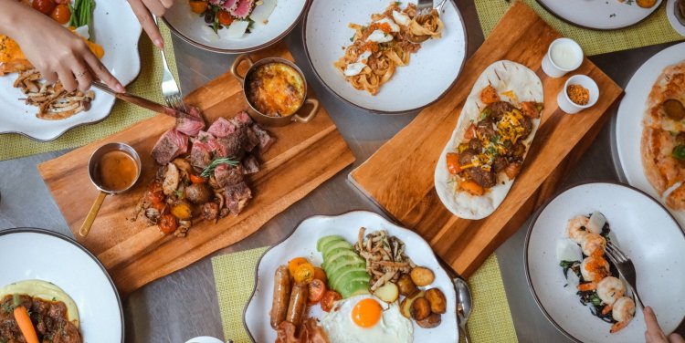 This breezy Phrom Phong dining hotspot is perfect for alfresco bites this winter