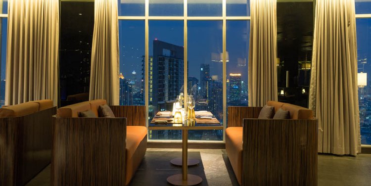 zoom_sky_lounge_web2.jpg